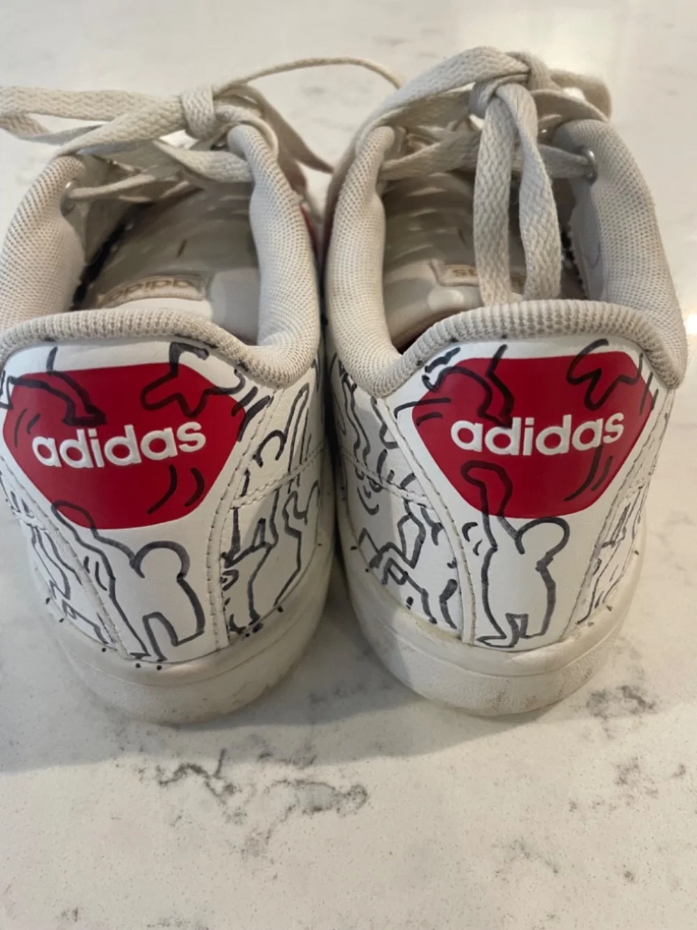 adidas minor visible